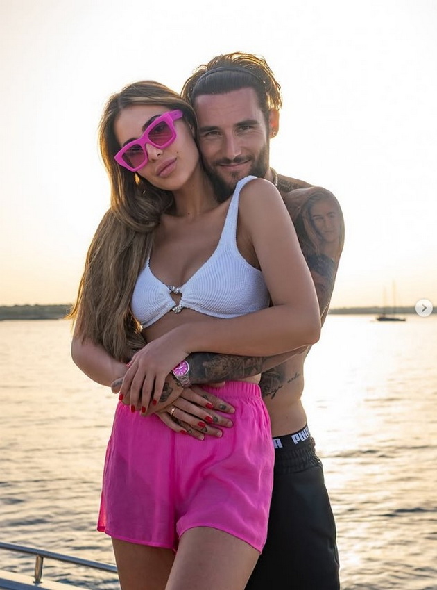 te-sakam-ludo-anastasija-razhnatovikj-proslavi-vtora-godishnina-od-brak-so-fotki-na-jahta-so-gudelj-i-romantichen-podarok-04.jpg
