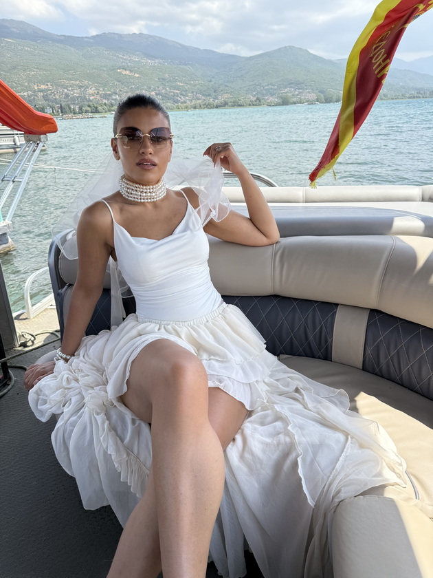 unikatnata-mominska-zabava-na-jovana-od-sveti-nikole-so-tema-biseri-i-shampanj-vo-vila-vo-ohrid-foto-11.jpeg