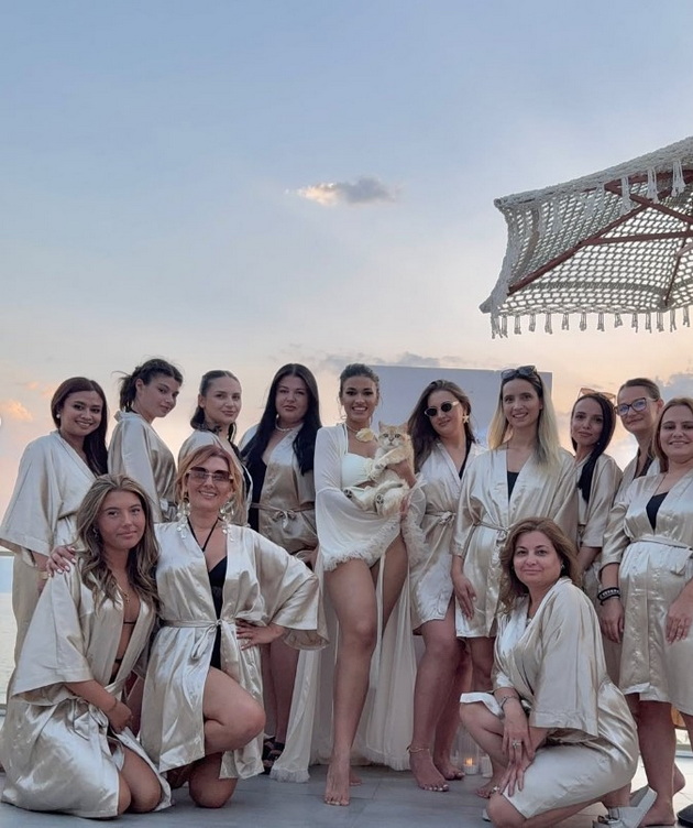 unikatnata-mominska-zabava-na-jovana-od-sveti-nikole-so-tema-biseri-i-shampanj-vo-vila-vo-ohrid-foto-17.jpg