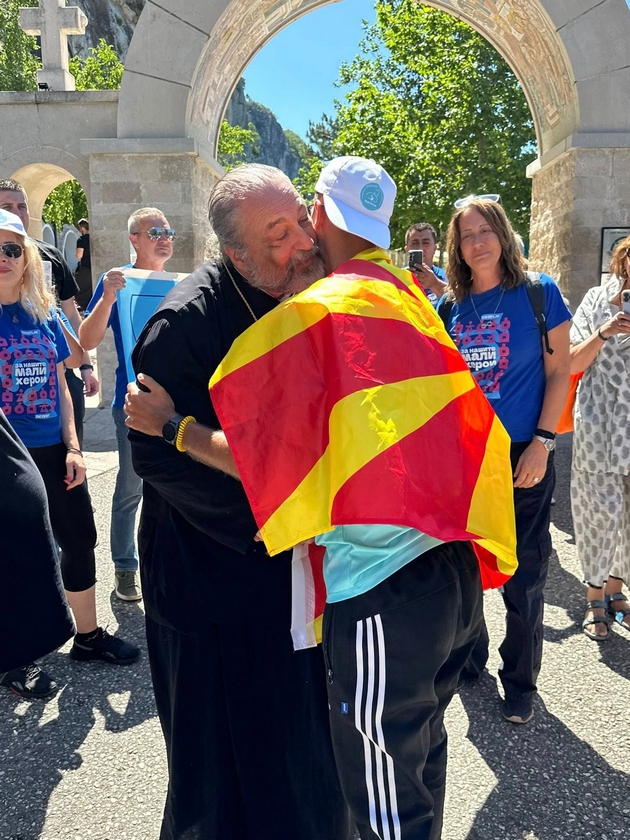 antonio-istrcha-600km-do-ostrog-za-da-sobere-pari-za-detskata-klinika-vo-skopje-podvigot-go-posveti-na-majka-mu-koja-pochinala-od-rak-4.JPG