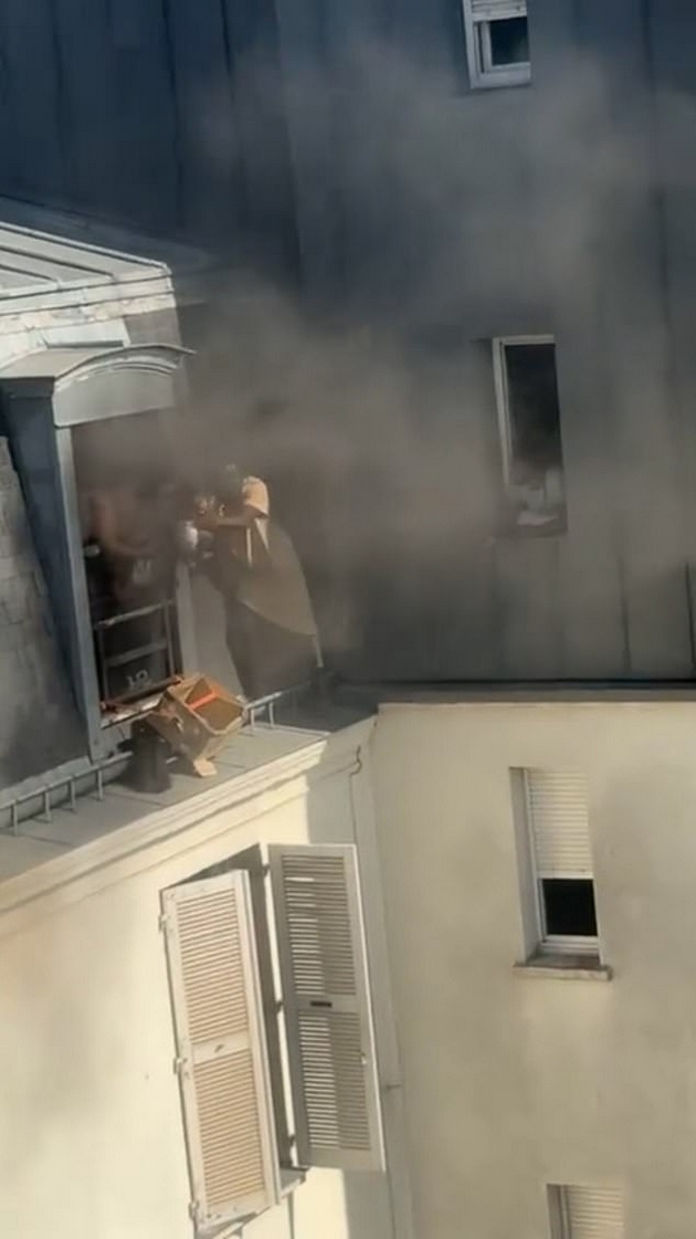 bravo-heroj-od-pariz-spasi-deca-i-roditeli-od-zapalena-zgrada-gi-vadel-preku-prozorec-na-6-tiot-kat-video-02.JPG