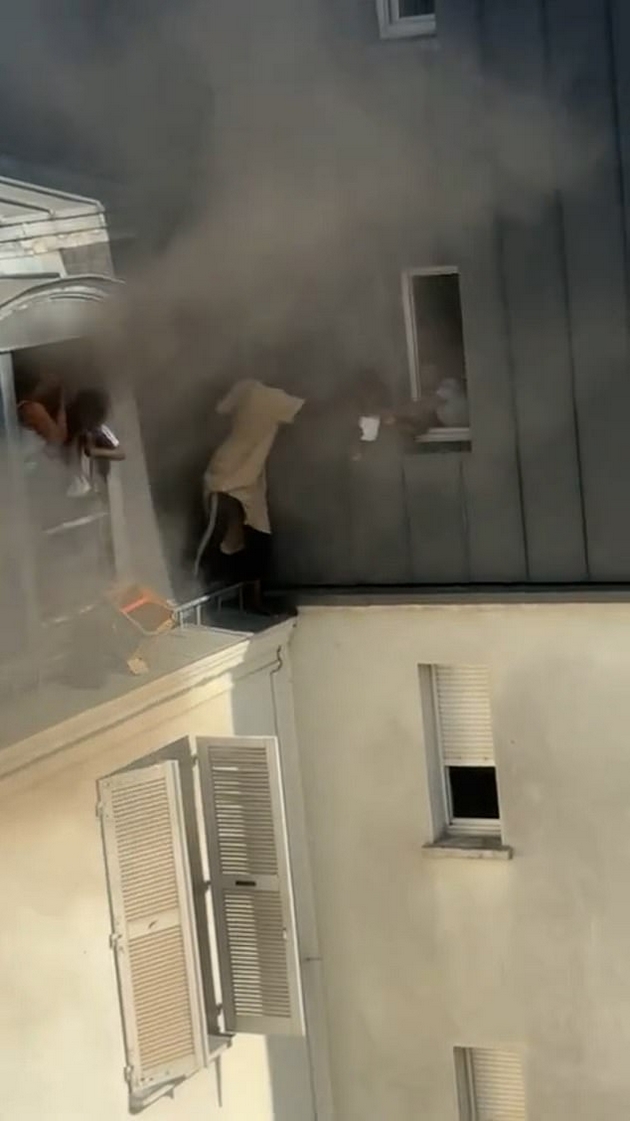 bravo-heroj-od-pariz-spasi-deca-i-roditeli-od-zapalena-zgrada-gi-vadel-preku-prozorec-na-6-tiot-kat-video-03.JPG