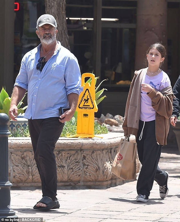 burnata-vrska-na-mel-gibson-i-oksana-shto-rechisi-mu-ja-unishti-karierata-ja-tepal-se-plashela-deka-kje-ja-ubie-04.JPG