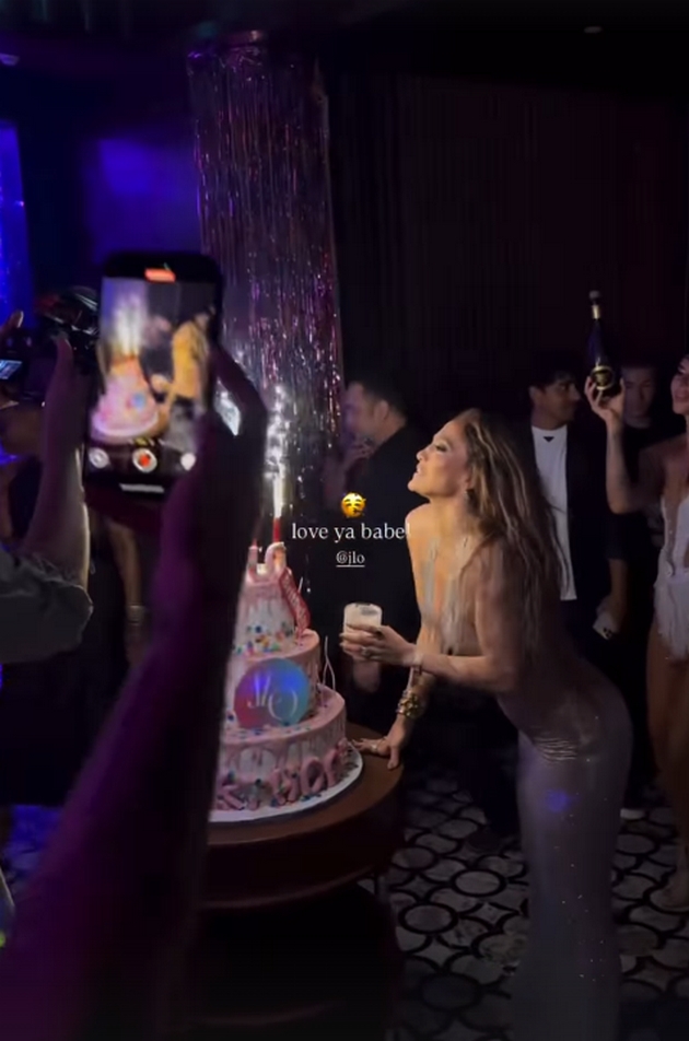 dzhej-lo-proslavi-56-ti-rodenden-so-provokativen-tanc-po-kritikite-za-vulgarniot-nastap-vo-italija-foto-12.JPG