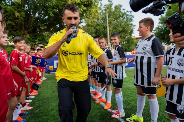 fudbalot-e-povekje-od-igra-mozzart-go-otvori-vtoriot-mini-pich-teren-vo-veles-.JPG