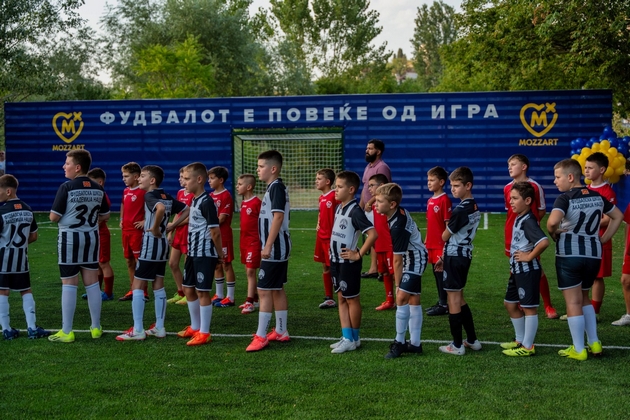 fudbalot-e-povekje-od-igra-mozzart-go-otvori-vtoriot-mini-pich-teren-vo-veles-08.JPG