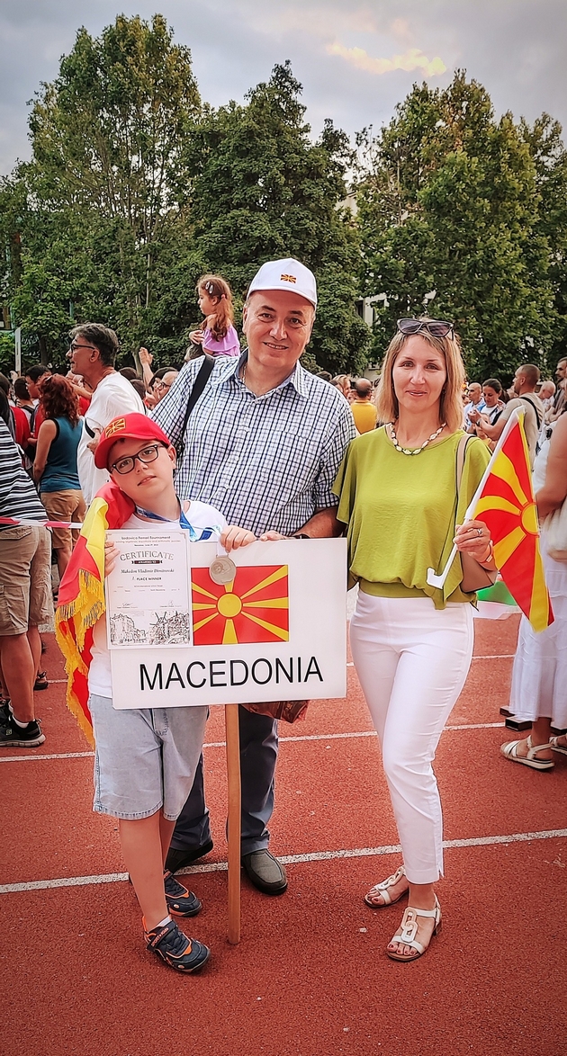 genijalecot-makedon-povtorno-ne-napravi-gordi-osvoi-medali-i-pehar-na-turniri-po-matematika-vo-bugarija-13.JPG