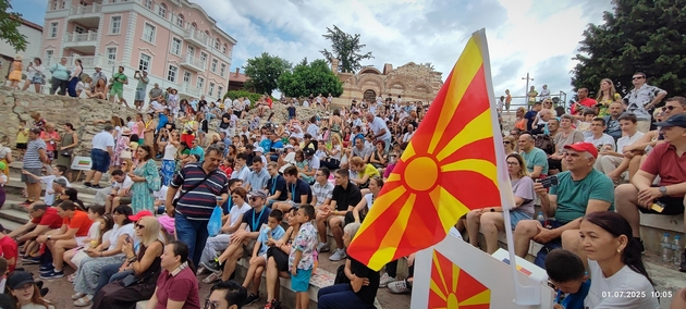 genijalecot-makedon-povtorno-ne-napravi-gordi-osvoi-medali-i-pehar-na-turniri-po-matematika-vo-bugarija-15.JPG