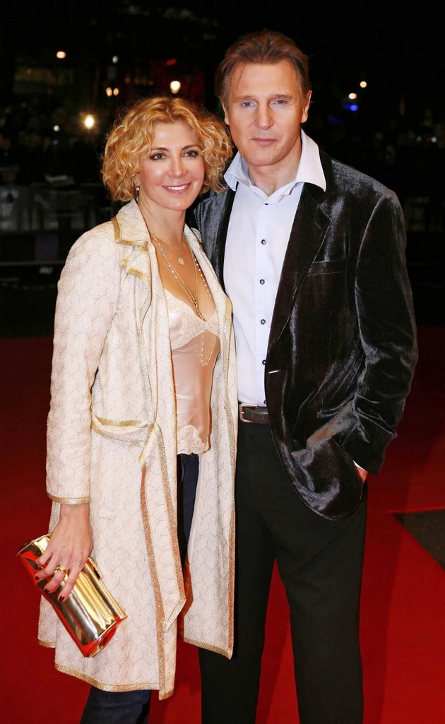 go-baknuva-go-gleda-zaljubeno-dali-liam-nison-najde-ljubov-so-pamela-anderson-16-godini-po-smrtta-n-soprugata-02.JPG