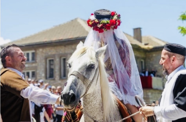 kasinos-avstrija-interneshanal-makedonija-so-poddrshka-za-galichka-svadba-chuvarot-na-makedonskata-tradicija-01.jpg