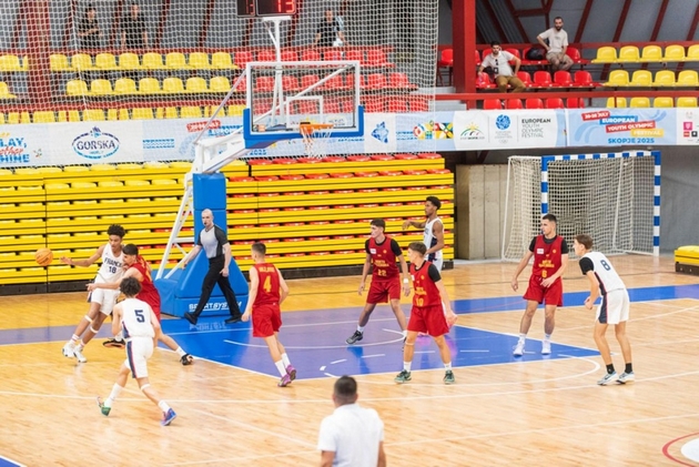 makedonija-ja-izvojuva-prvata-pobeda-na-emof-skopje-2025-kosharkarkite-ja-sovladaa-litvanija-vo-basket-3h3-7.JPG