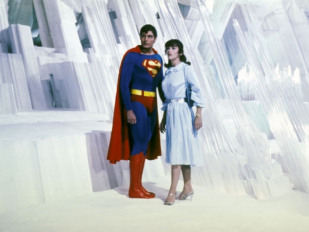 misteriozno-samoubistvo-cel-zhivot-vo-kolichka-prokletstvoto-shto-gi-sledi-dzvezdite-od-franshizata-supermen-07.JPG