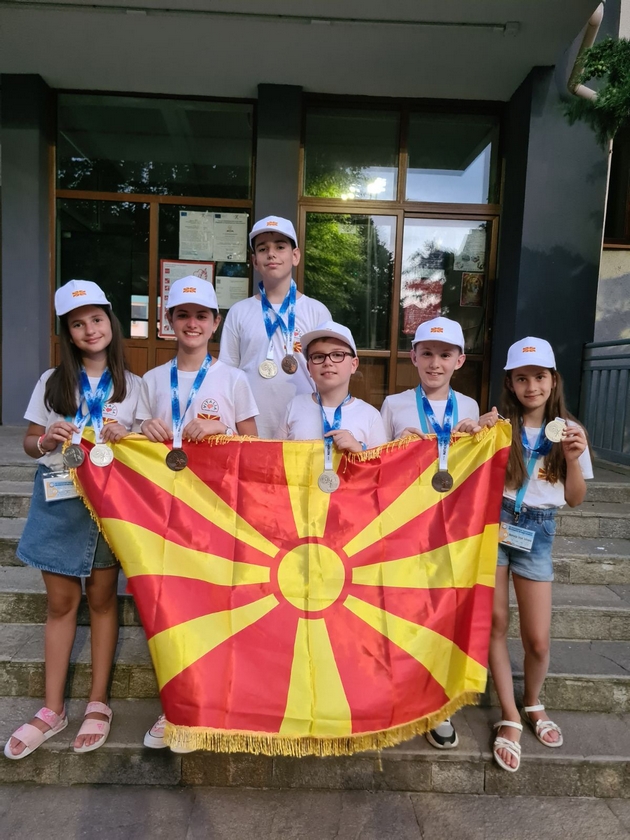mladi-matematichari-od-makedonija-se-vratija-so-nekolku-medali-od-natprevarot-matematika-bez-granici-vo-bugarija-03.JPG