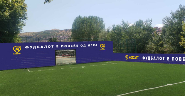mozzart-ja-prodolzhuva-misijata-fudbalot-e-povekje-od-igra-veles-dobiva-nov-mini-pich-teren-01.jpg