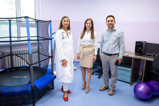 poddrshka-za-malite-heroi-kompanijata-mozzart-celosno-go-opremi-kabinetot-za-fizikalna-terapija-na-oddelot-za-cistichna-fibroza-01.JPG