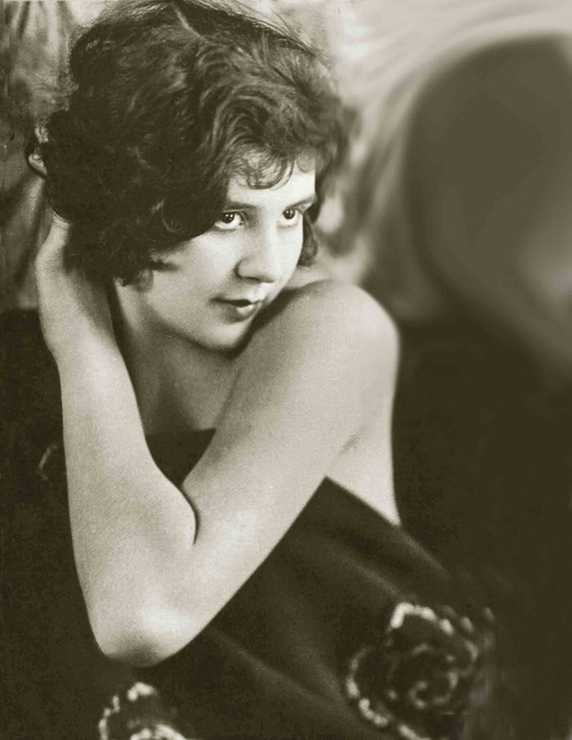 zabremenila-na-15-godini-se-venchal-so-nea-za-da-ne-odi-vo-zatvor-skandalozniot-brak-na-charli-chaplin-i-lita-grej-10.JPG