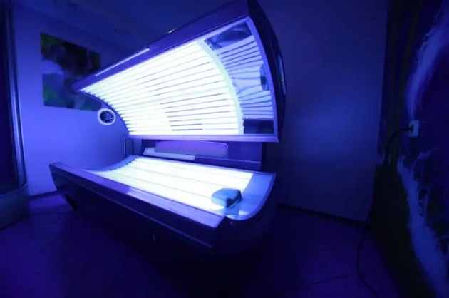 zavisna-sum-od-solarium-mi-se-pojavija-chudni-izrastoci-na-kozhata-no-sepak-odam-sekoj-den-5.JPG