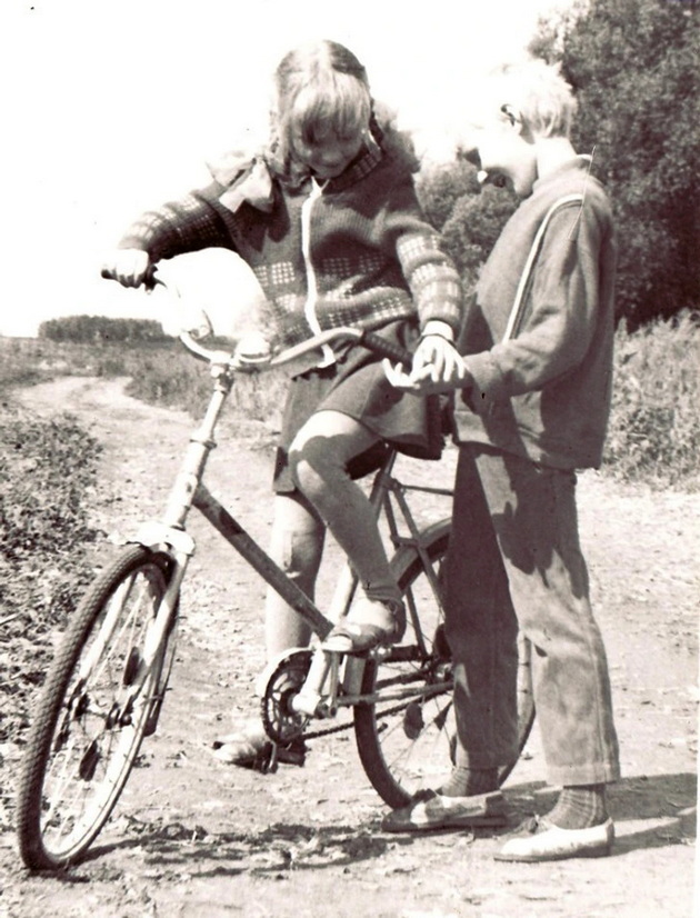 13-nostalgichni-fotki-koi-kje-ve-vratat-vo-detstvoto-koga-duri-i-svetot-mirisashe-poinaku-04.jpg
