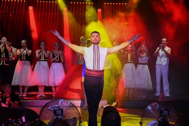bev-vo-bitola-na-edinstvenoto-kabare-so-tradicionalna-makedonska-muzika-kakvo-bogatstvo-imame-ushte-se-ezham-od-emocii-02.jpg