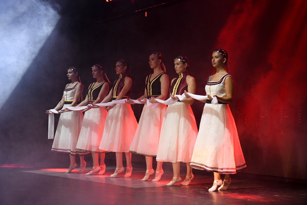 bev-vo-bitola-na-edinstvenoto-kabare-so-tradicionalna-makedonska-muzika-kakvo-bogatstvo-imame-ushte-se-ezham-od-emocii-04.jpg