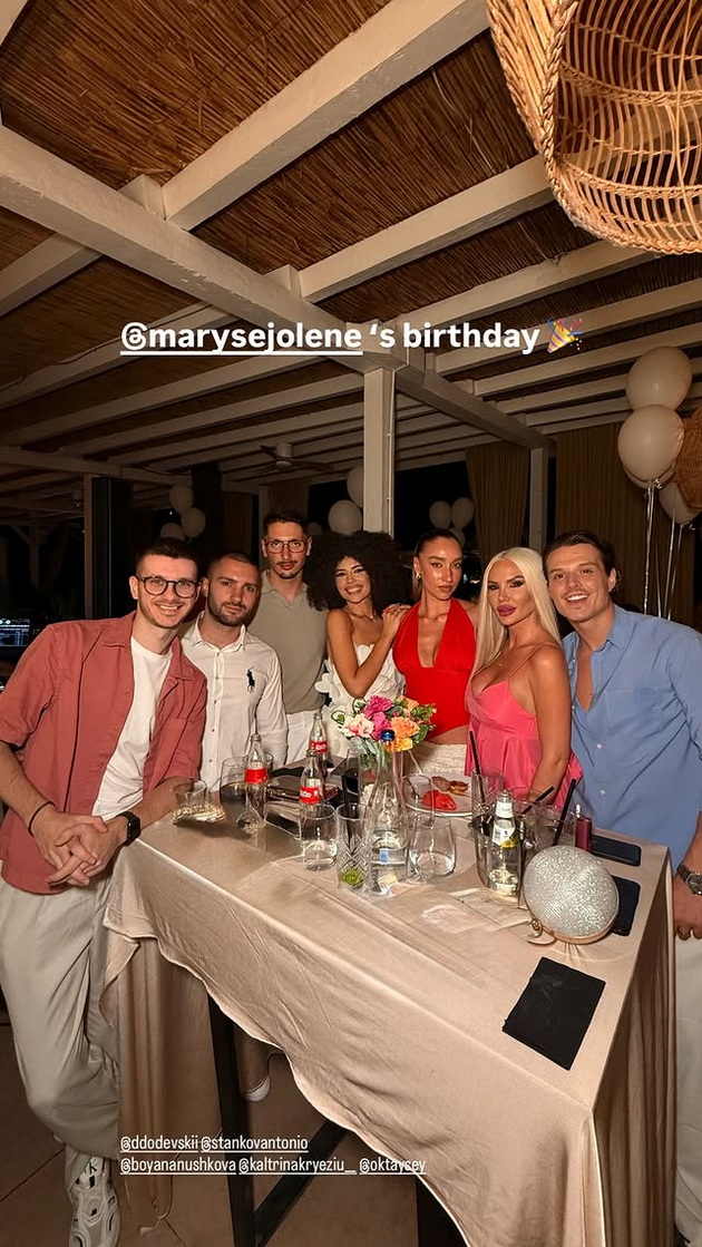influenserkata-maris-napravi-kul-zabava-za-30-tiot-rodenden-dobi-tabla-chokoladni-jajca-bleska-vo-belo-foto-11.jpg