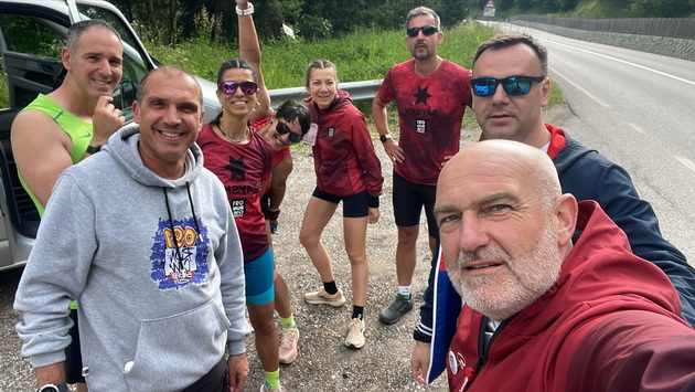 makedonci-istrchaa-450km-od-insbruk-do-ljubljana-na-timska-trka-na-vlez-vo-slovenija-ne-isplashija-volci-zavrshivme-za-40-chasa-05.jpg