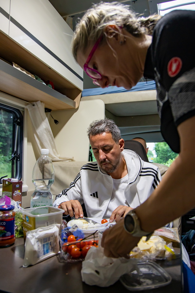 makedonci-istrchaa-450km-od-insbruk-do-ljubljana-na-timska-trka-na-vlez-vo-slovenija-ne-isplashija-volci-zavrshivme-za-40-chasa-28.jpg