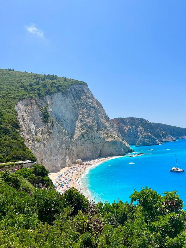na-odmor-so-branko-na-lefkada-si-nosam-lezhalka-na-sekoja-plazha-vo-3-godini-nikogash-ne-sum-nachekal-ogromni-branovi-06.jpg