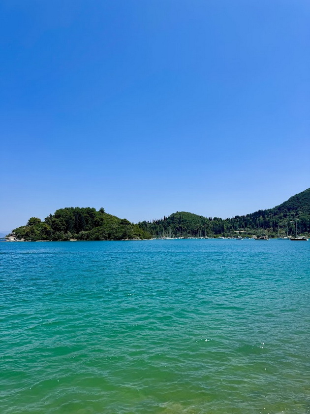 na-odmor-so-branko-na-lefkada-si-nosam-lezhalka-na-sekoja-plazha-vo-3-godini-nikogash-ne-sum-nachekal-ogromni-branovi-52.jpg