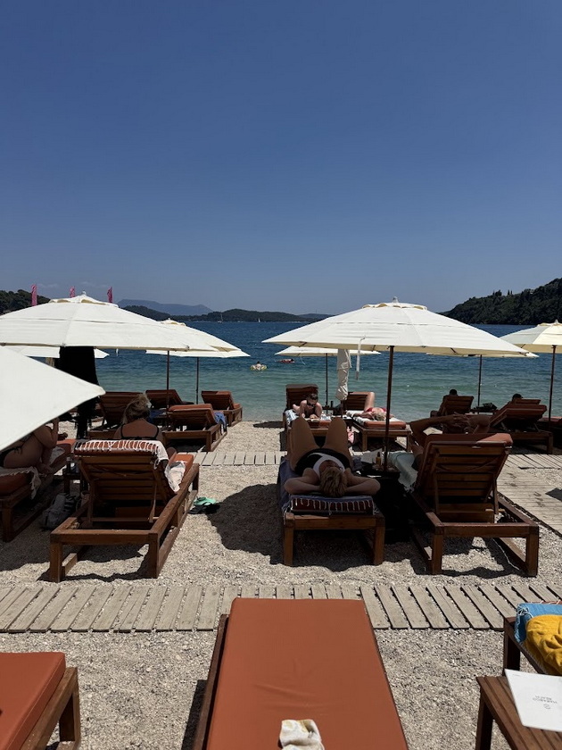 na-odmor-so-branko-na-lefkada-si-nosam-lezhalka-na-sekoja-plazha-vo-3-godini-nikogash-ne-sum-nachekal-ogromni-branovi-53.jpg