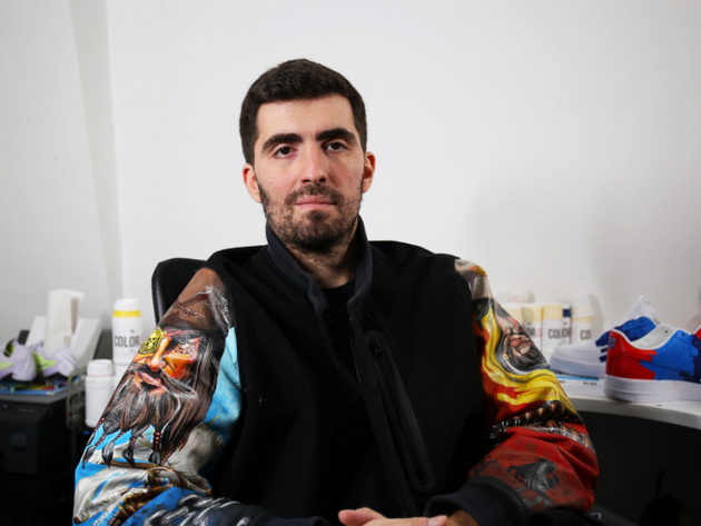 nashiot-satja-grabuloski-dizajnirashe-patiki-za-novak-gjokovikj-forbes-magazin-preku-intervju-i-ja-spodeli-negovata-prikazna-05.jpg