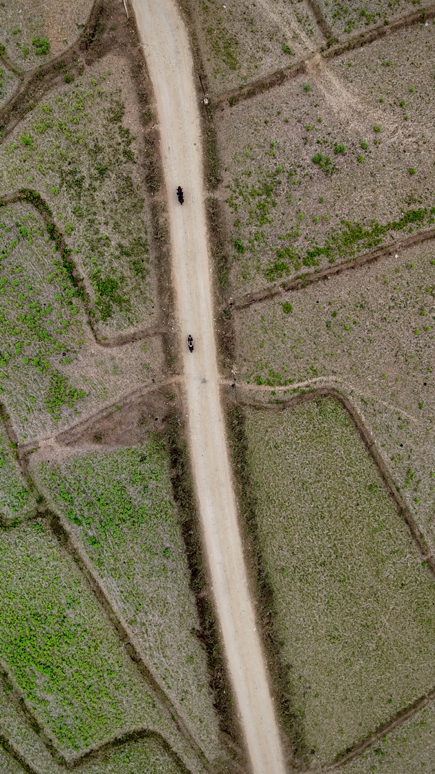 petar-od-pirava-za-patuvanjeto-vo-laos-zavrshiv-vo-zatvor-no-koga-policajcite-slushnaa-jugoslavija-donesoa-pivo-05.jpg