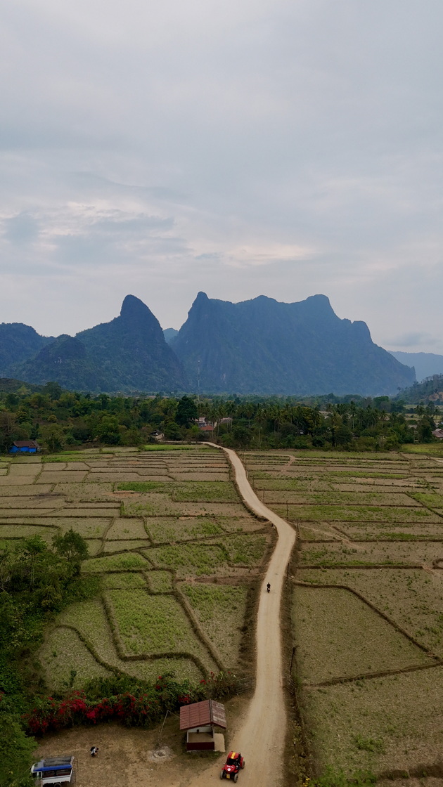 petar-od-pirava-za-patuvanjeto-vo-laos-zavrshiv-vo-zatvor-no-koga-policajcite-slushnaa-jugoslavija-donesoa-pivo-07.jpg
