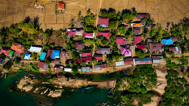 petar-od-pirava-za-patuvanjeto-vo-laos-zavrshiv-vo-zatvor-no-koga-policajcite-slushnaa-jugoslavija-donesoa-pivo-40.JPG