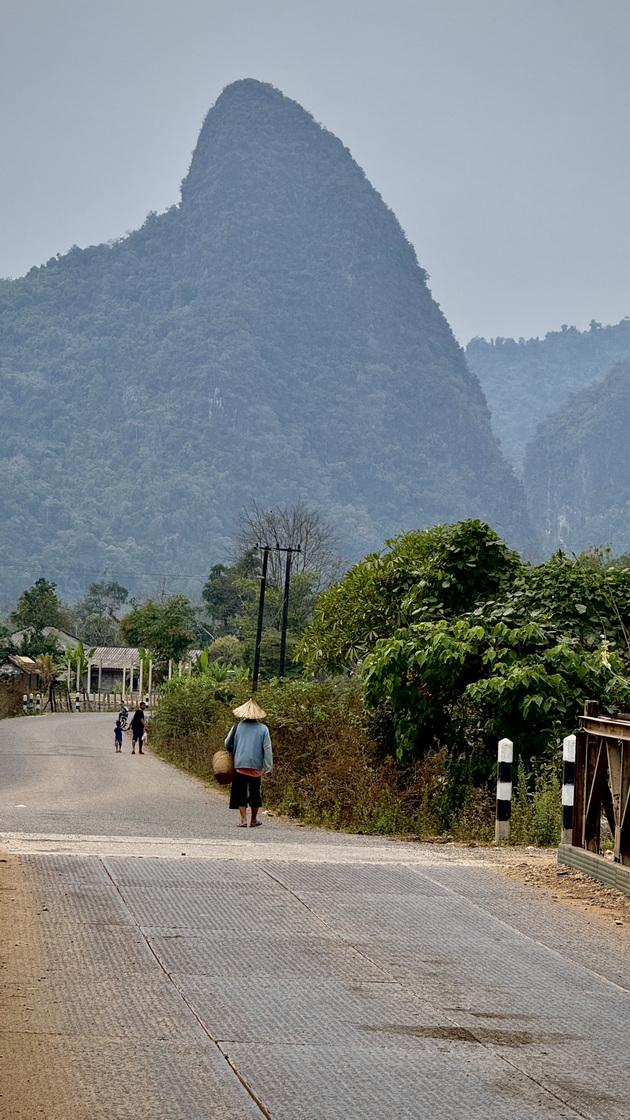 petar-od-pirava-za-patuvanjeto-vo-laos-zavrshiv-vo-zatvor-no-koga-policajcite-slushnaa-jugoslavija-donesoa-pivo-60.jpg