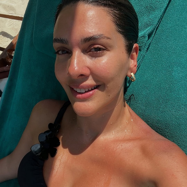 pozira-bez-shminka-zgodna-vo-bikini-sheherezad-na-42-godini-deluva-dvojno-pomlado-foto-16.jpg