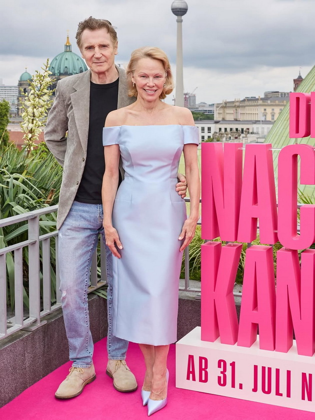 pamela-anderson-otkri-detali-za-liam-nison-ne-mozhe-da-ne-se-vljubish-vo-nego-imav-trema-mnogu-e-zabaven-11.jpg