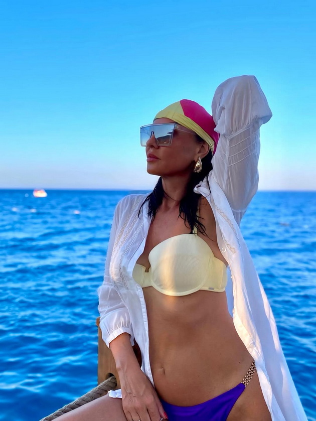 svetlana-crnokrak-e-bikini-bozhica-na-49-godini-pozira-so-modni-parchinja-koi-se-hit-letovo-07.jpg