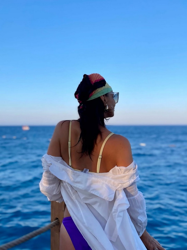 svetlana-crnokrak-e-bikini-bozhica-na-49-godini-pozira-so-modni-parchinja-koi-se-hit-letovo-08.jpg