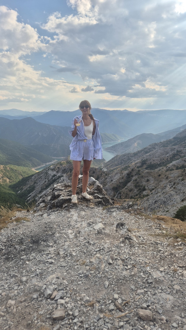 dragana-od-skopje-si-ja-izgubi-alkata-so-otpechatoci-od-roditelite-na-vodno-devojka-i-ja-najde-i-i-ja-vrati-03.jpg