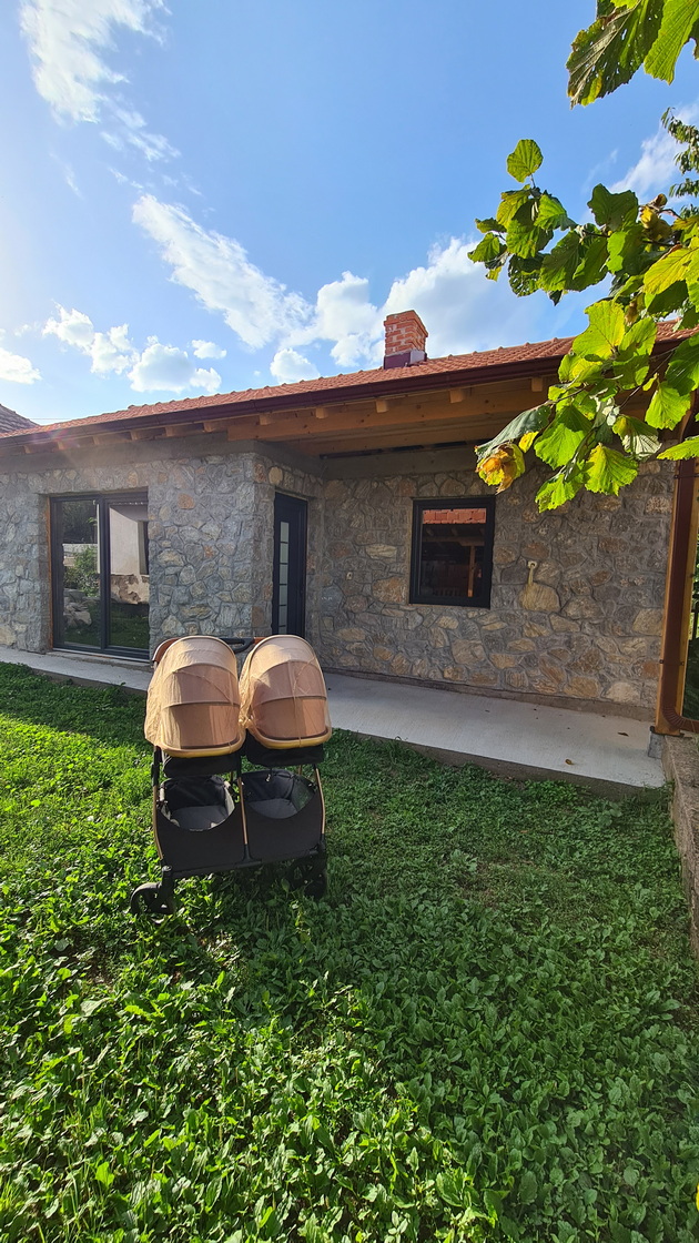 hristina-pan-za-rodnoto-selo-slepche-go-obozhavam-so-soprugot-napravivme-vikendichka-tamu-za-kjerkite-da-imaat-detstvo-kako-moeto-02.jpg