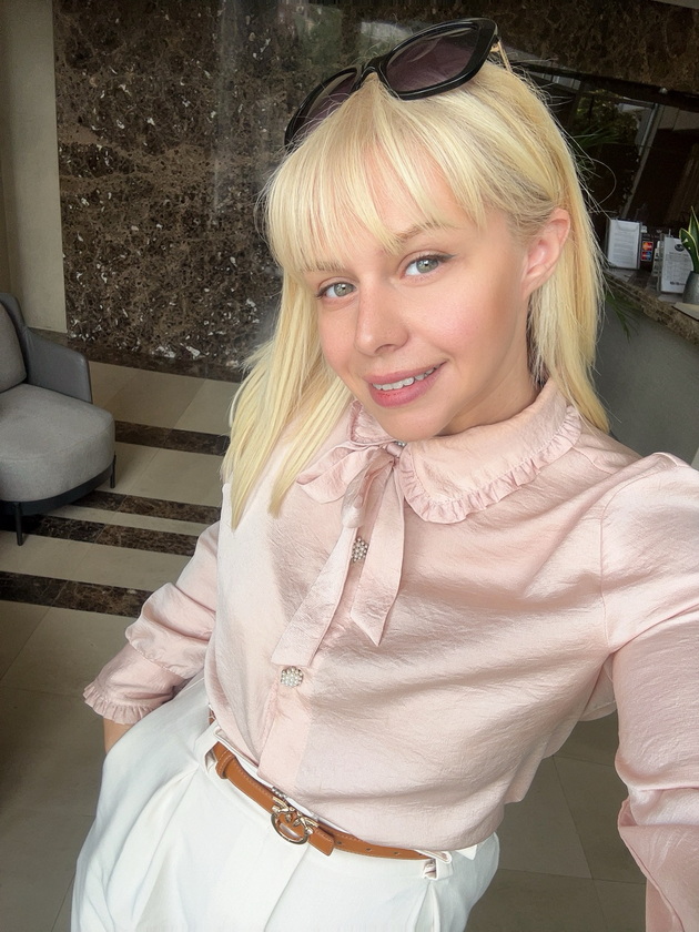 ivana-od-skopje-ima-stil-inspiriran-od-francuskata-moda-chisti-linii-prugi-pastelni-boi-i-klasika-foto-02.jpeg
