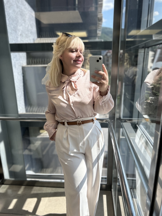 ivana-od-skopje-ima-stil-inspiriran-od-francuskata-moda-chisti-linii-prugi-pastelni-boi-i-klasika-foto-04.jpeg