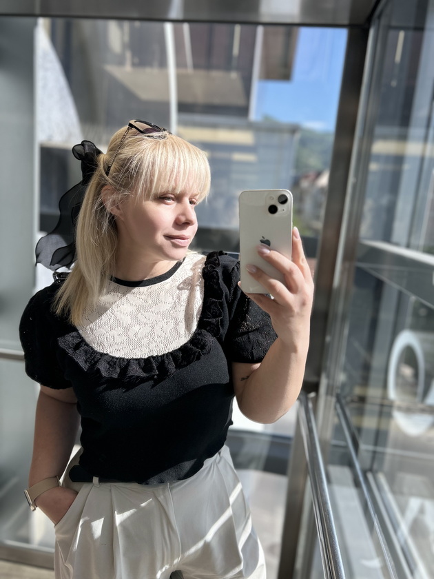 ivana-od-skopje-ima-stil-inspiriran-od-francuskata-moda-chisti-linii-prugi-pastelni-boi-i-klasika-foto-13.jpeg