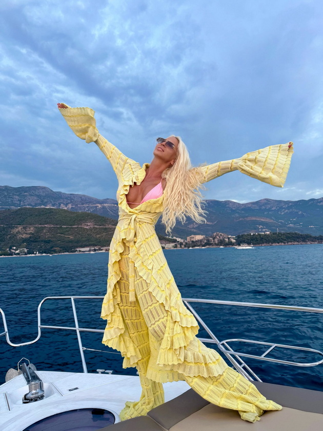 jelena-karleusha-objavi-fotka-od-izbor-za-mis-koga-imala-14-godini-mi-se-dodvoruvashe-djej-site-mislea-deka-sum-postara-05.jpg