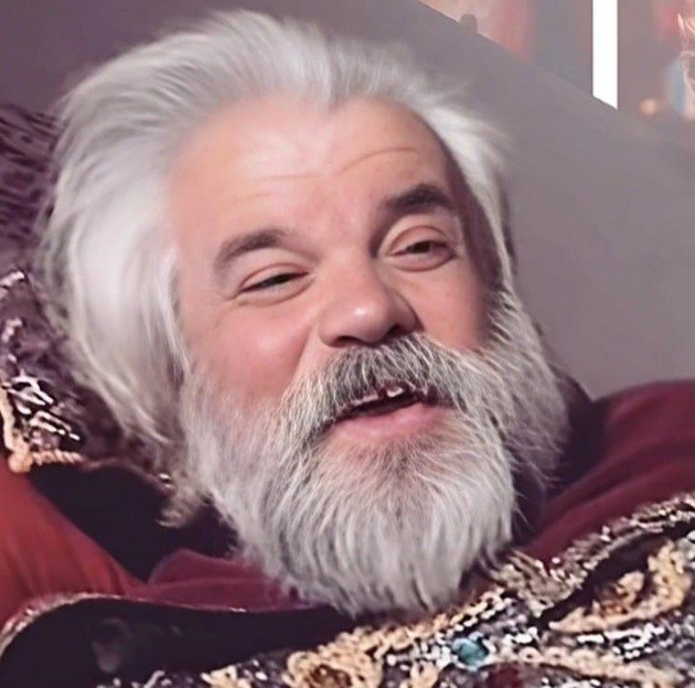 lazar-barakov-se-pokloni-na-grobot-na-gjorgji-kolozov-ni-vrati-ton-emocii-za-legendarnite-makedonski-narodni-prikazni-003.jpg