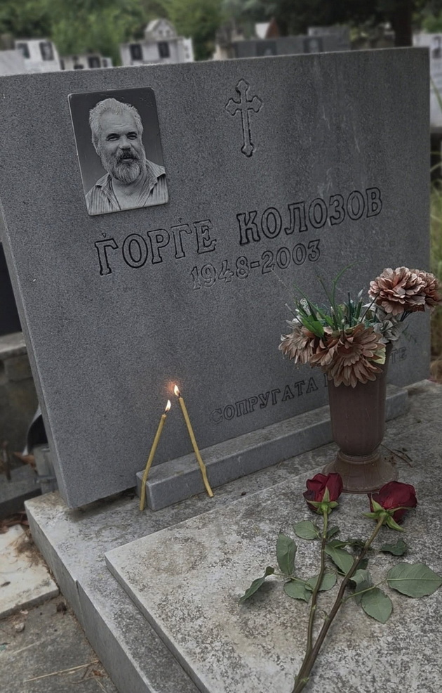 lazar-barakov-se-pokloni-na-grobot-na-gjorgji-kolozov-ni-vrati-ton-emocii-za-legendarnite-makedonski-narodni-prikazni-06.jpg