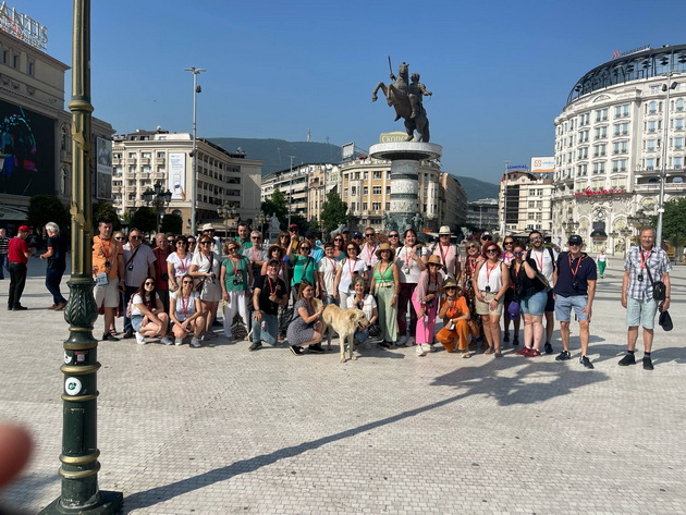 lide-stojanovska-turistichki-vodich-vo-makedonija-strancite-sakaat-da-si-kupat-kukja-na-selo-vo-makedonija-za-penzija-05.jpg