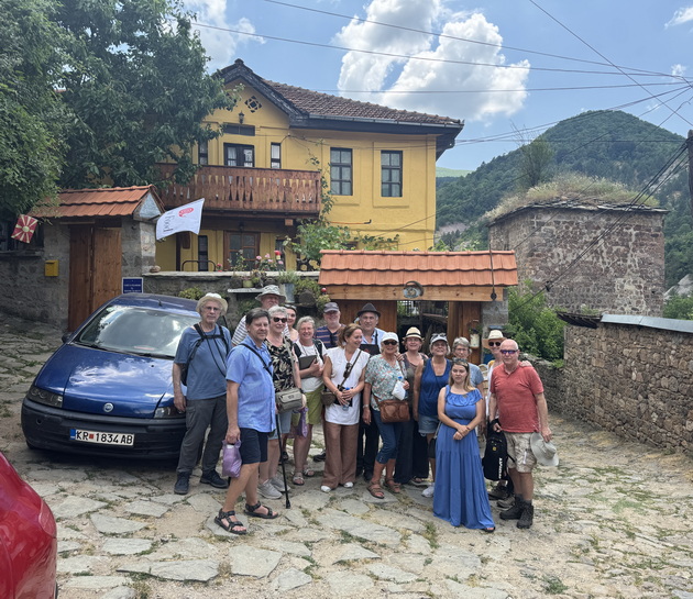 lide-stojanovska-turistichki-vodich-vo-makedonija-strancite-sakaat-da-si-kupat-kukja-na-selo-vo-makedonija-za-penzija-15.jpeg