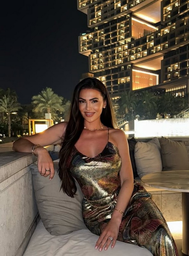 najpoznatata-srbinka-na-instagram-po-jelena-karleusha-ima-1-9-milioni-sledbenici-vodi-raskoshen-zhivoten-stil-foto-04.jpg
